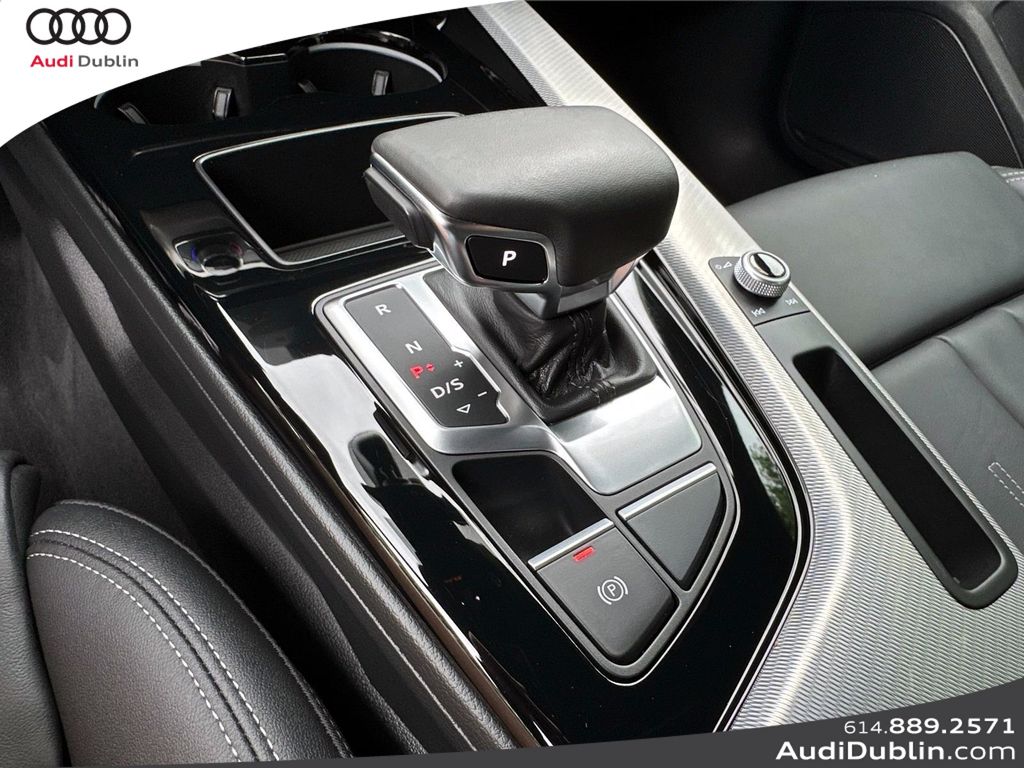 Vehicle image 25 of 34