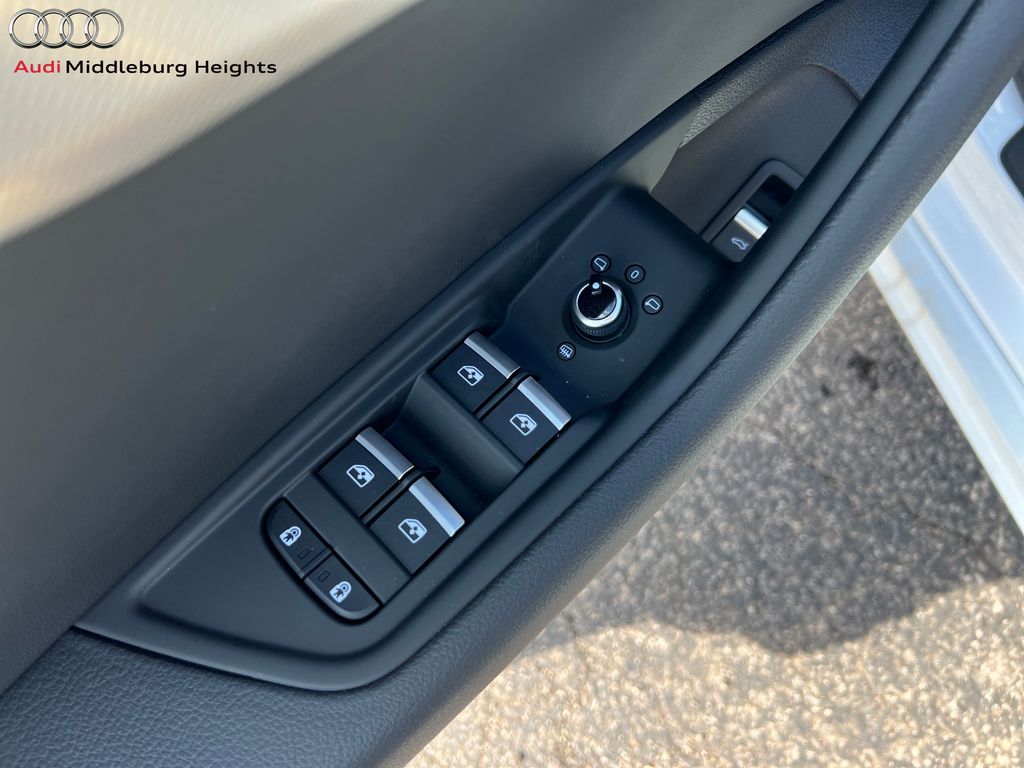 Vehicle image 42 of 44
