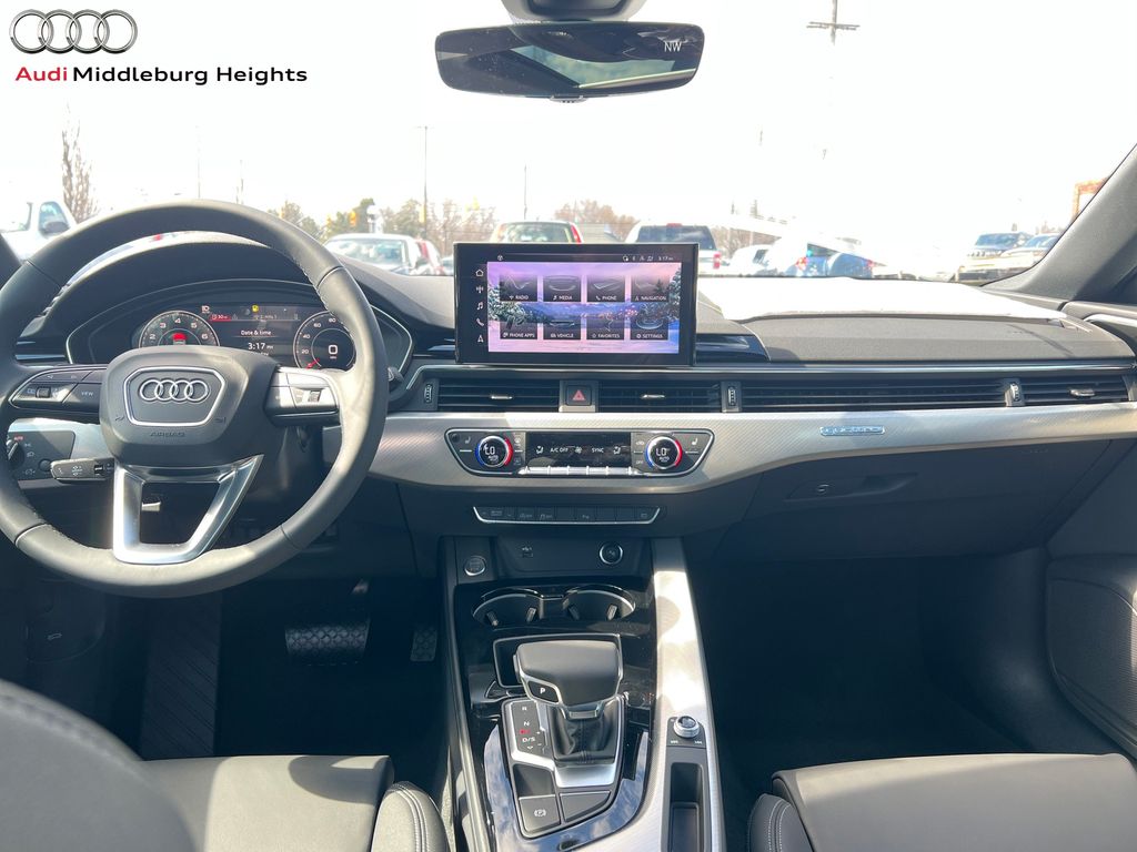 Vehicle image 20 of 44