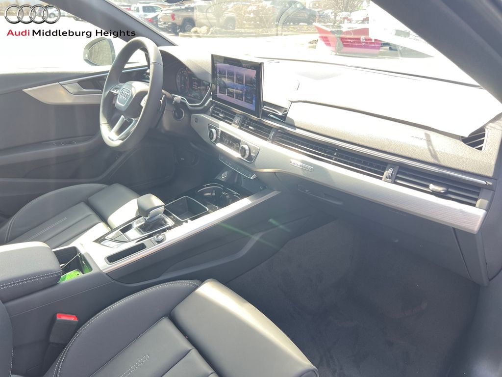 Vehicle image 19 of 44