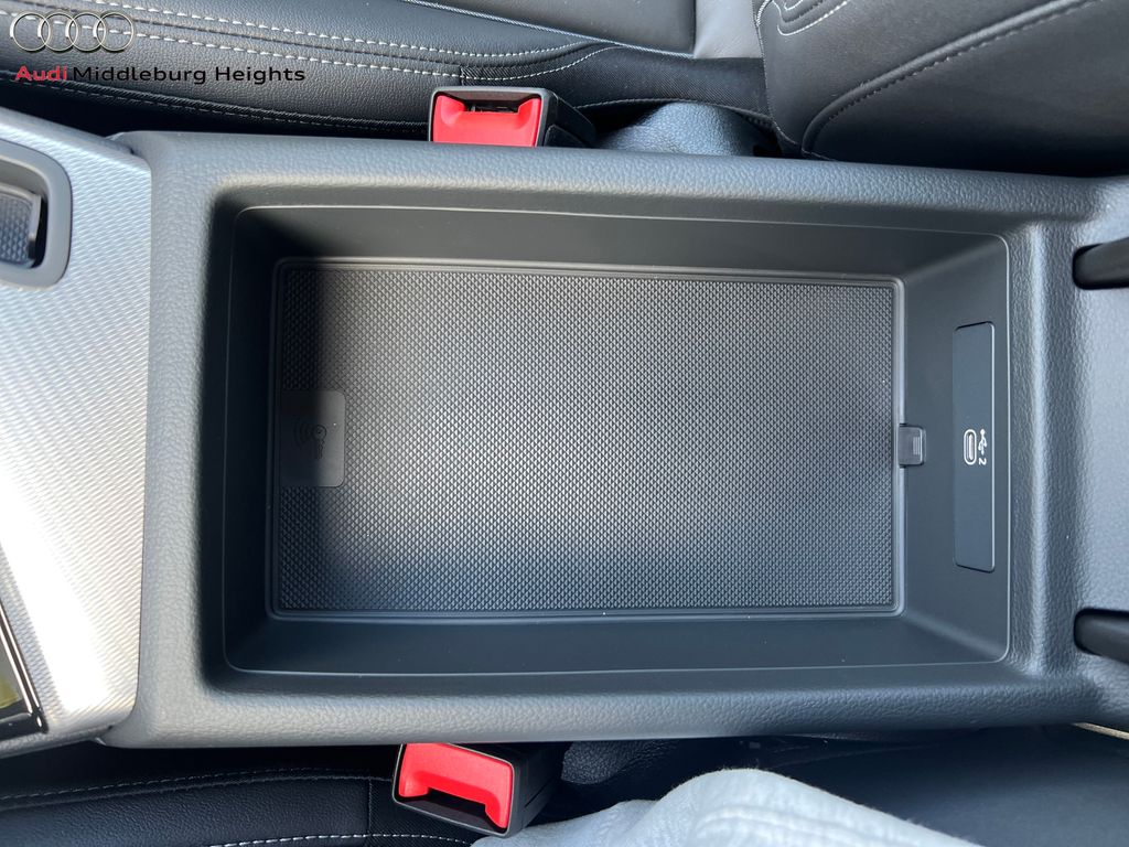 Vehicle image 31 of 44