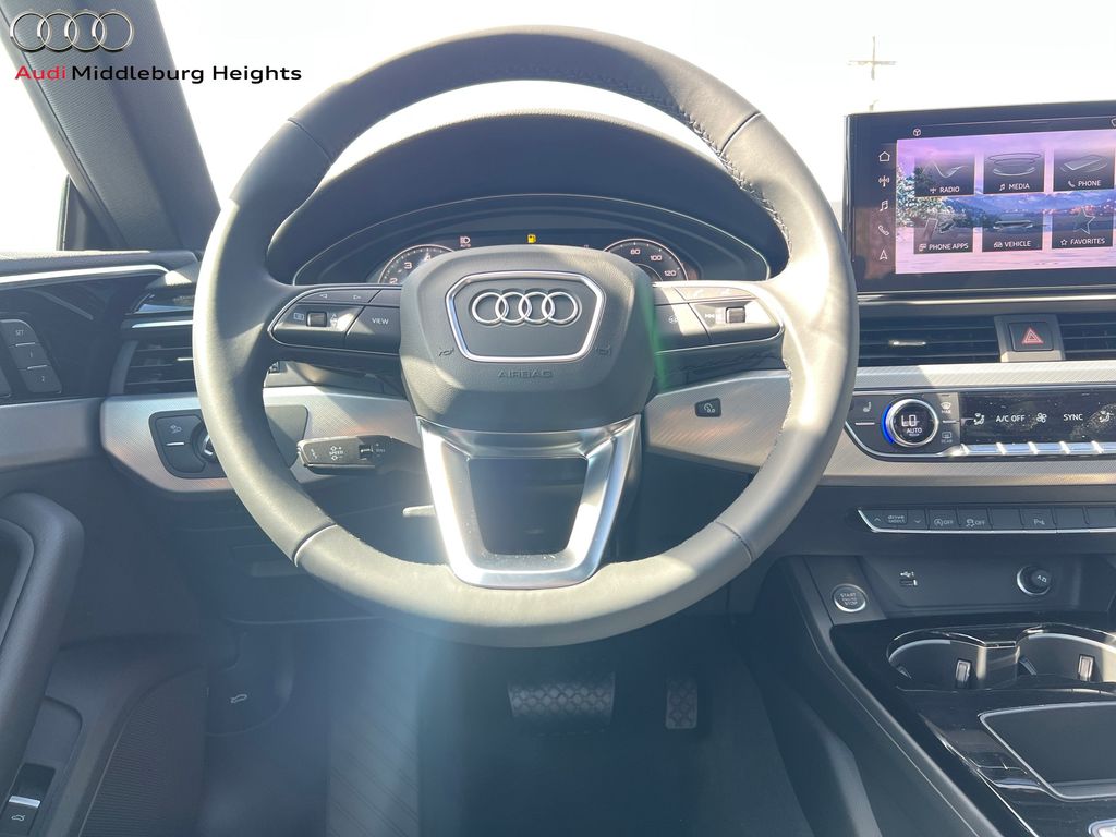 Vehicle image 21 of 44