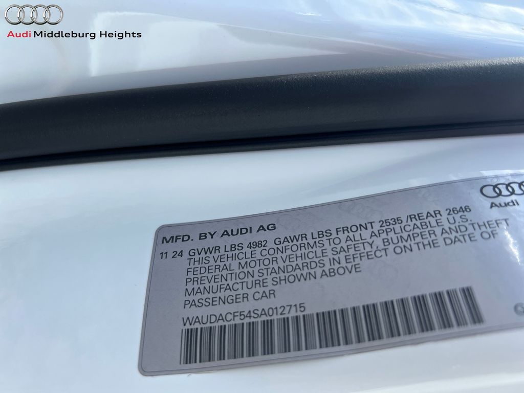 Vehicle image 33 of 44