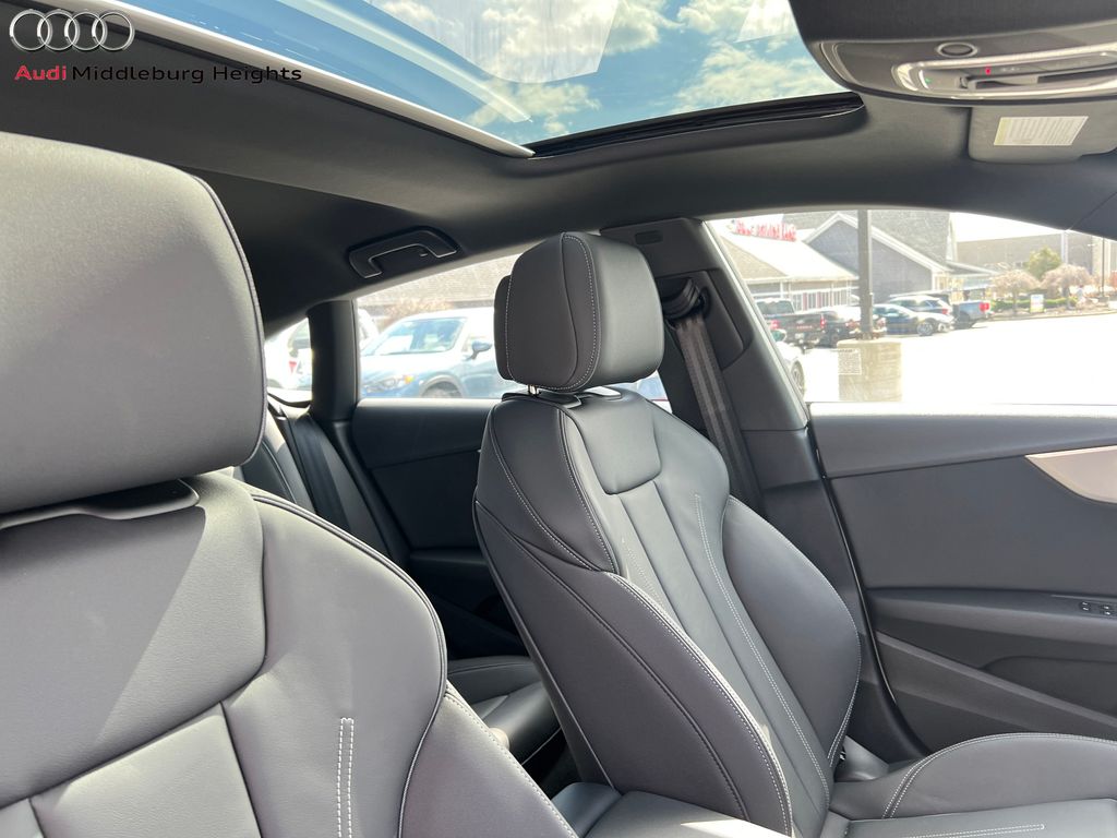 Vehicle image 16 of 44
