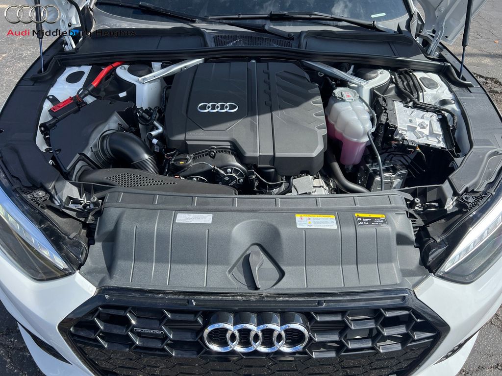 Vehicle image 11 of 44