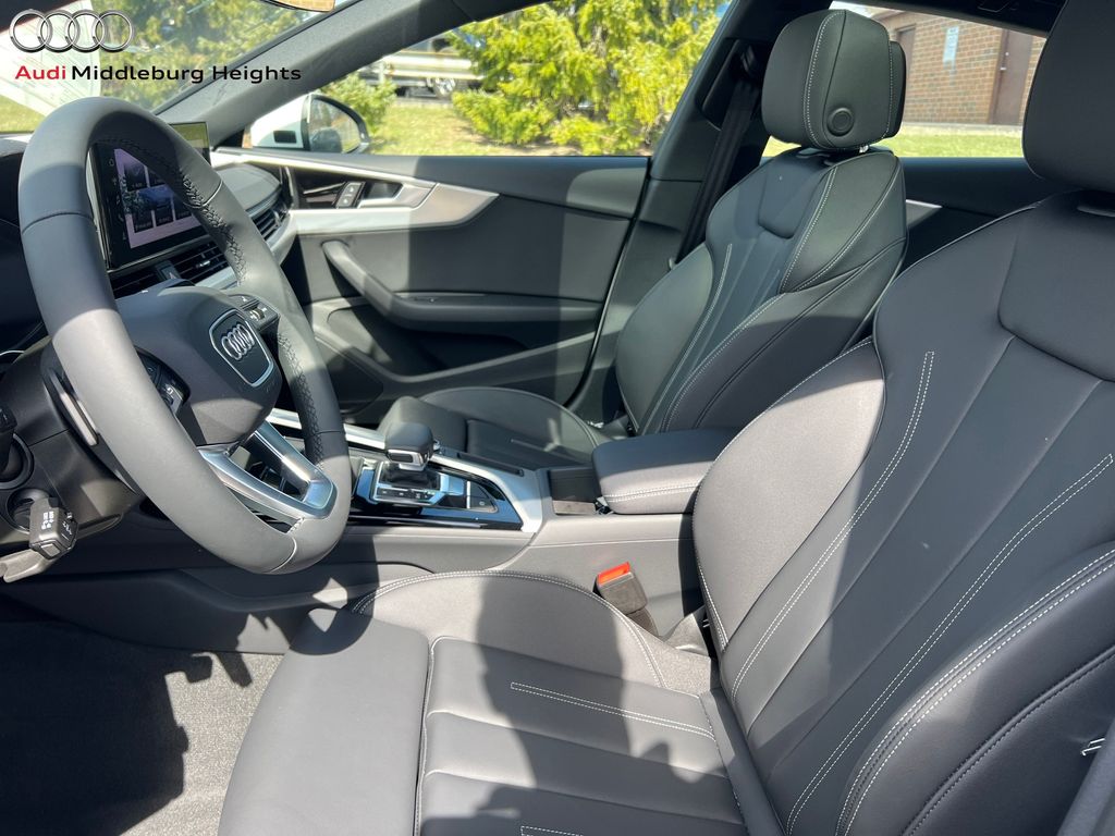 Vehicle image 17 of 44