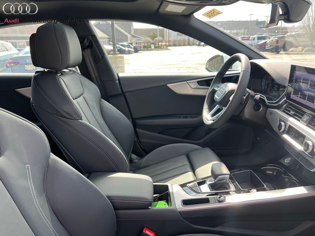 Vehicle image 18 of 44
