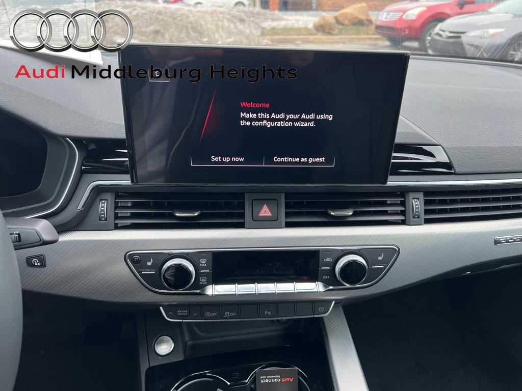 Vehicle image 23 of 34