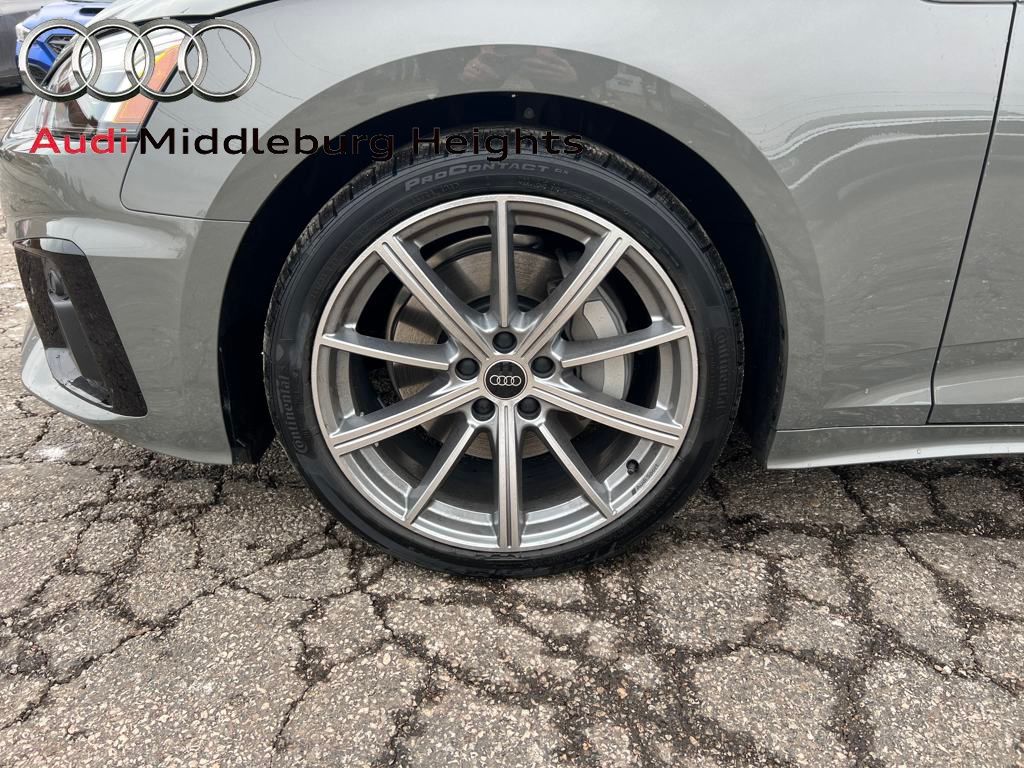 Vehicle image 10 of 34
