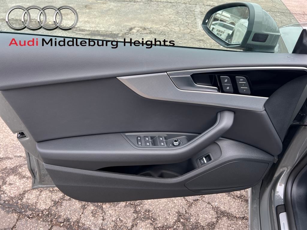 Vehicle image 24 of 34