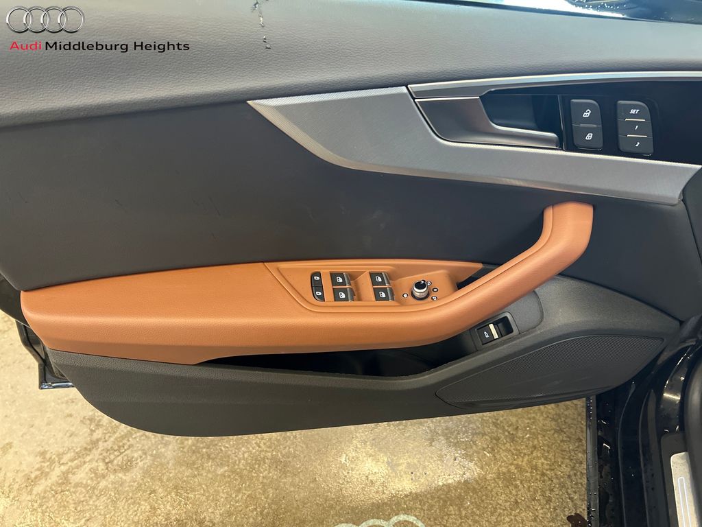 Vehicle image 28 of 45