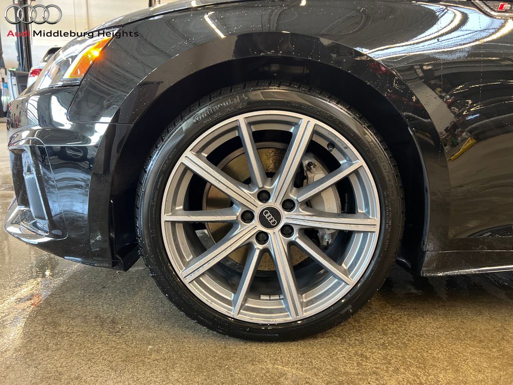Vehicle image 10 of 45