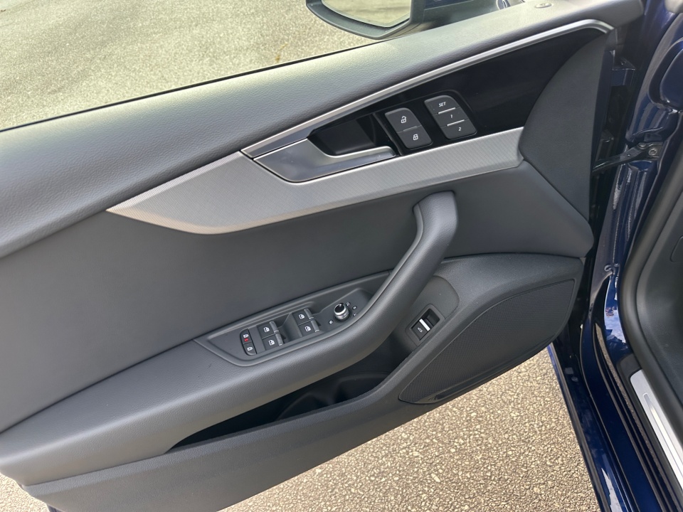 Vehicle image 32 of 35