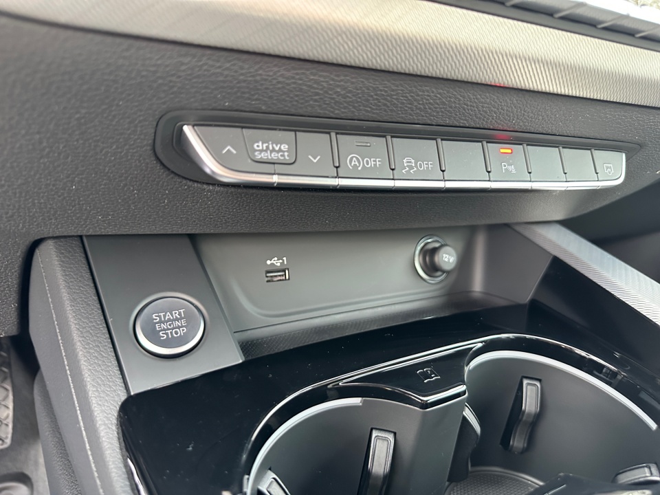 Vehicle image 20 of 35