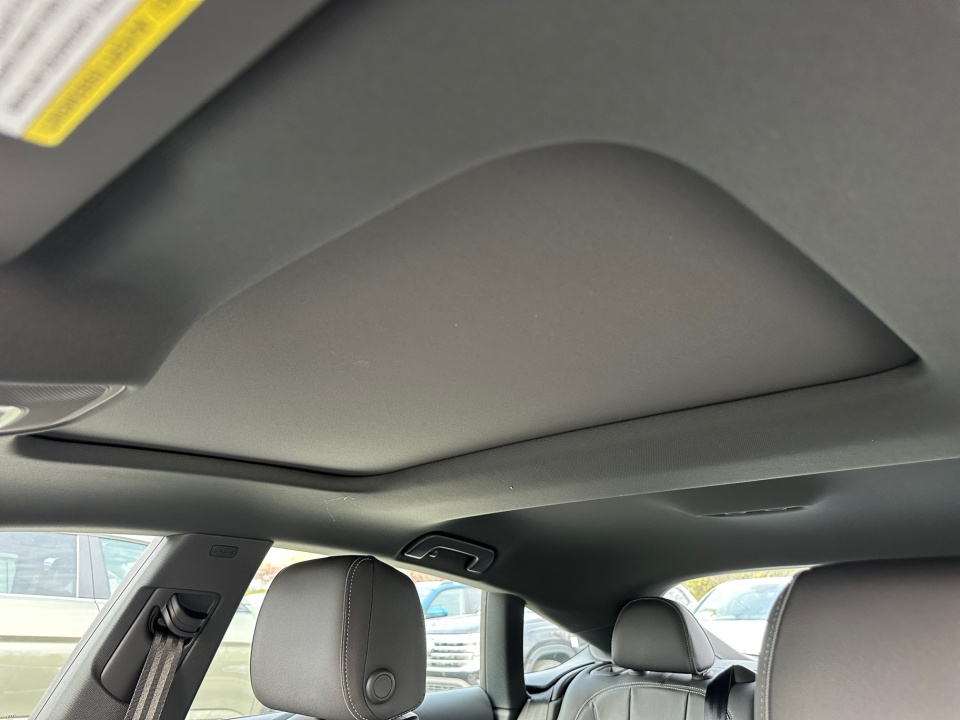 Vehicle image 21 of 35