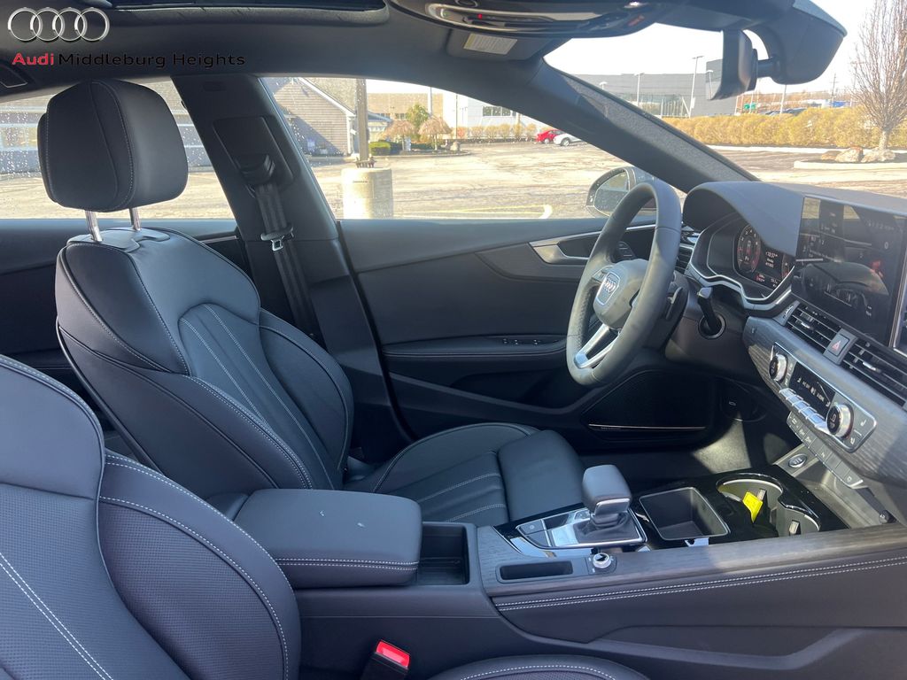 Vehicle image 16 of 41
