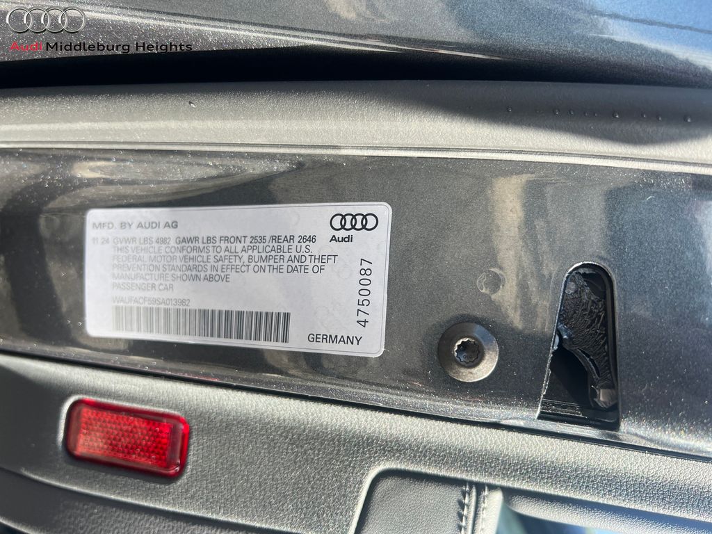 Vehicle image 33 of 41