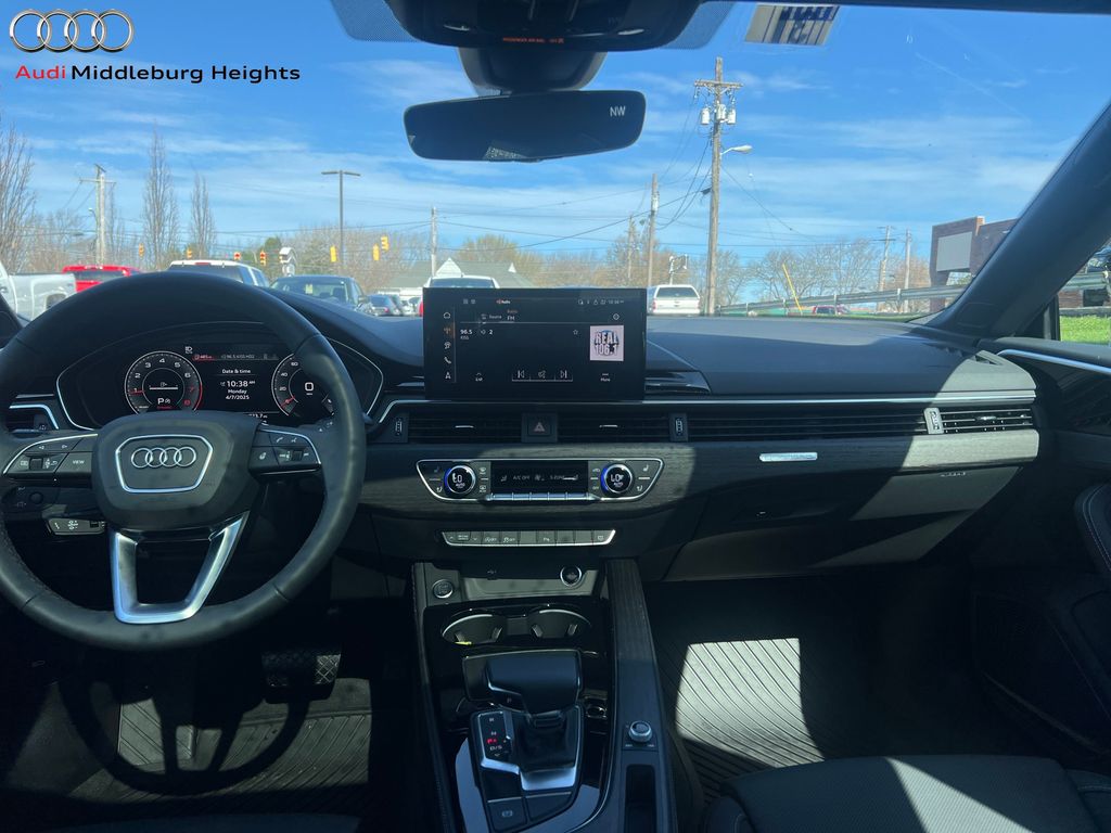 Vehicle image 17 of 41