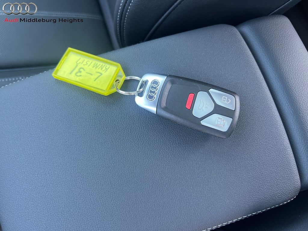 Vehicle image 32 of 41