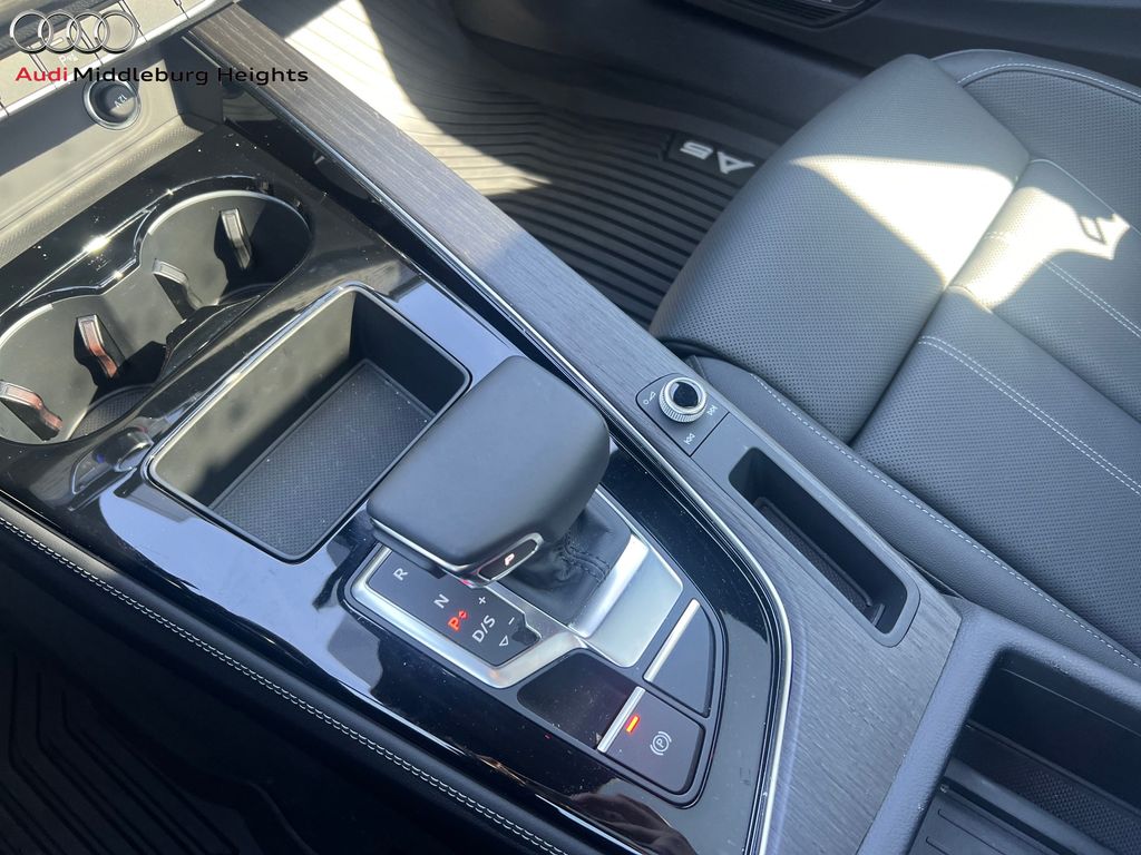 Vehicle image 27 of 41