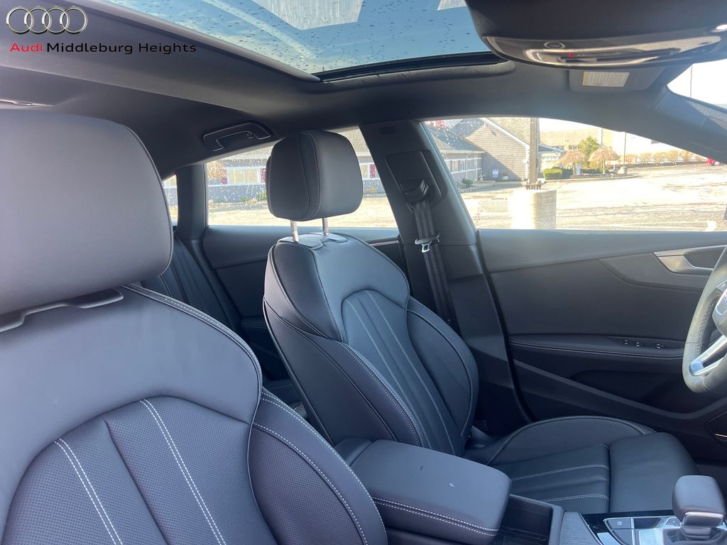 Vehicle image 14 of 41