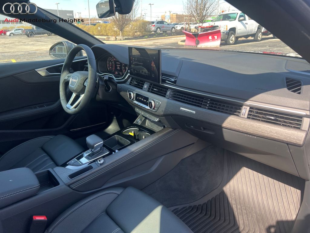 Vehicle image 18 of 41