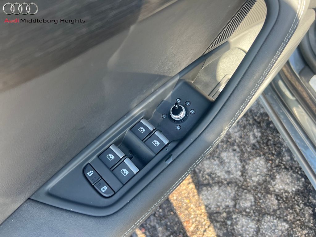 Vehicle image 40 of 41