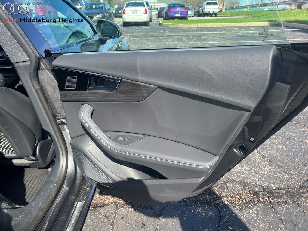 Vehicle image 36 of 41
