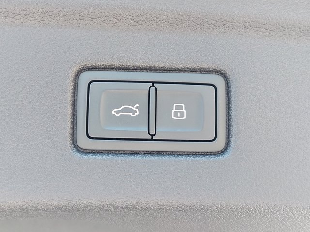 Vehicle image 13 of 36