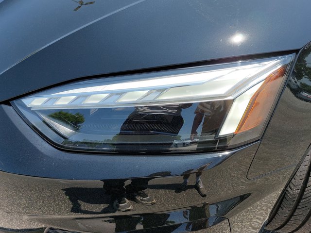 Vehicle image 32 of 36