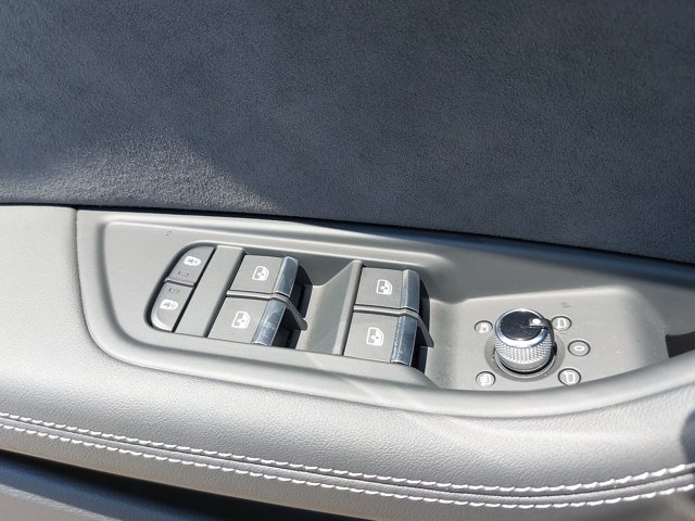 Vehicle image 28 of 36