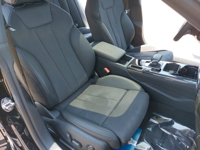 Vehicle image 10 of 36