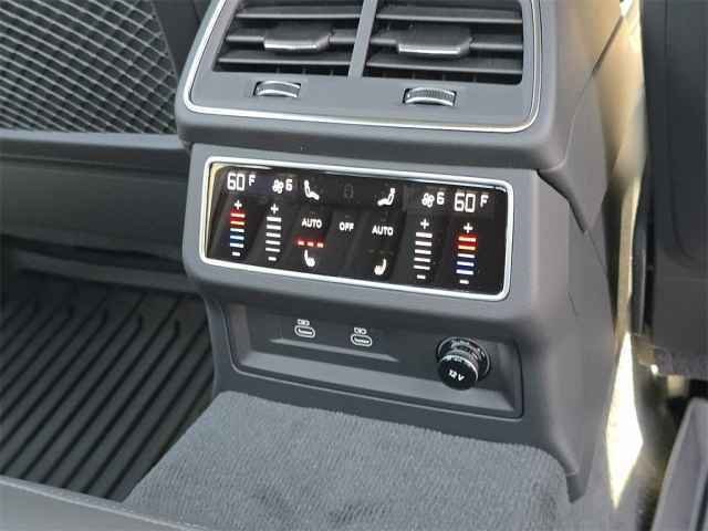 Vehicle image 33 of 47