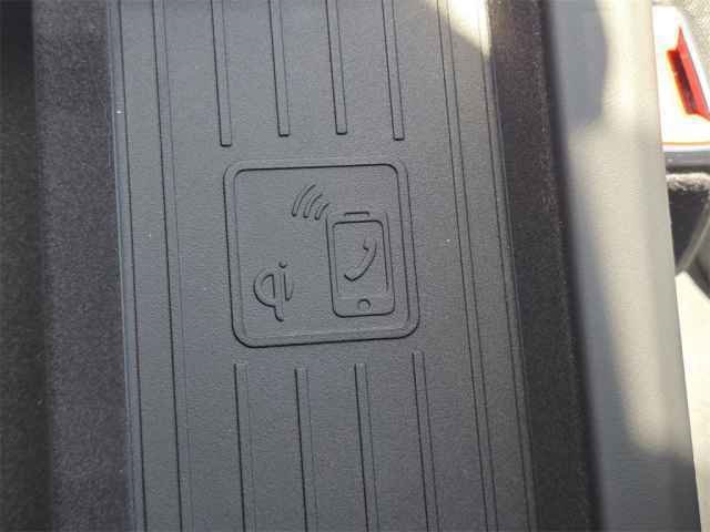 Vehicle image 17 of 47