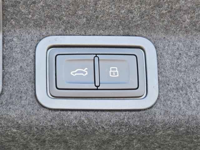 Vehicle image 26 of 47