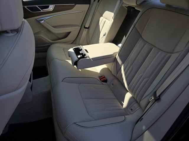 Vehicle image 32 of 45