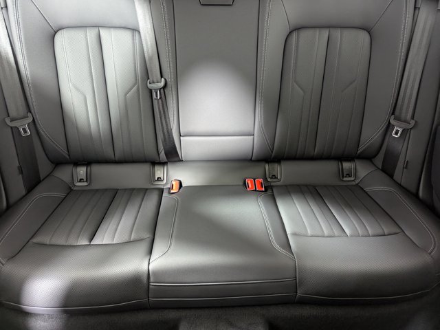 Vehicle image 14 of 21