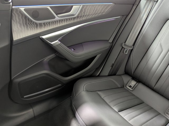 Vehicle image 13 of 21