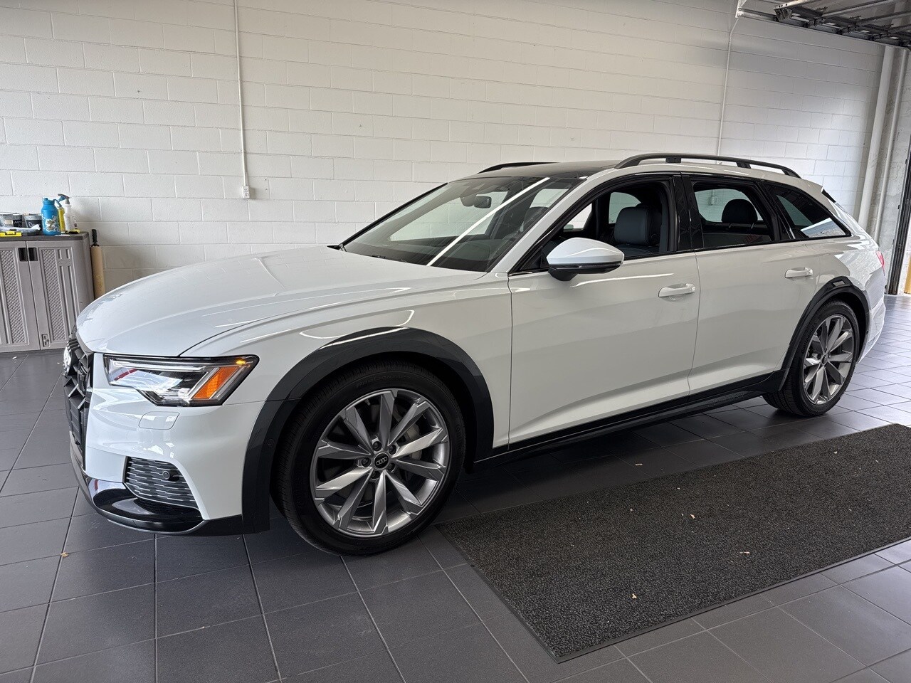 2025 Audi A6 Allroad Premium Plus Image 2 of 58