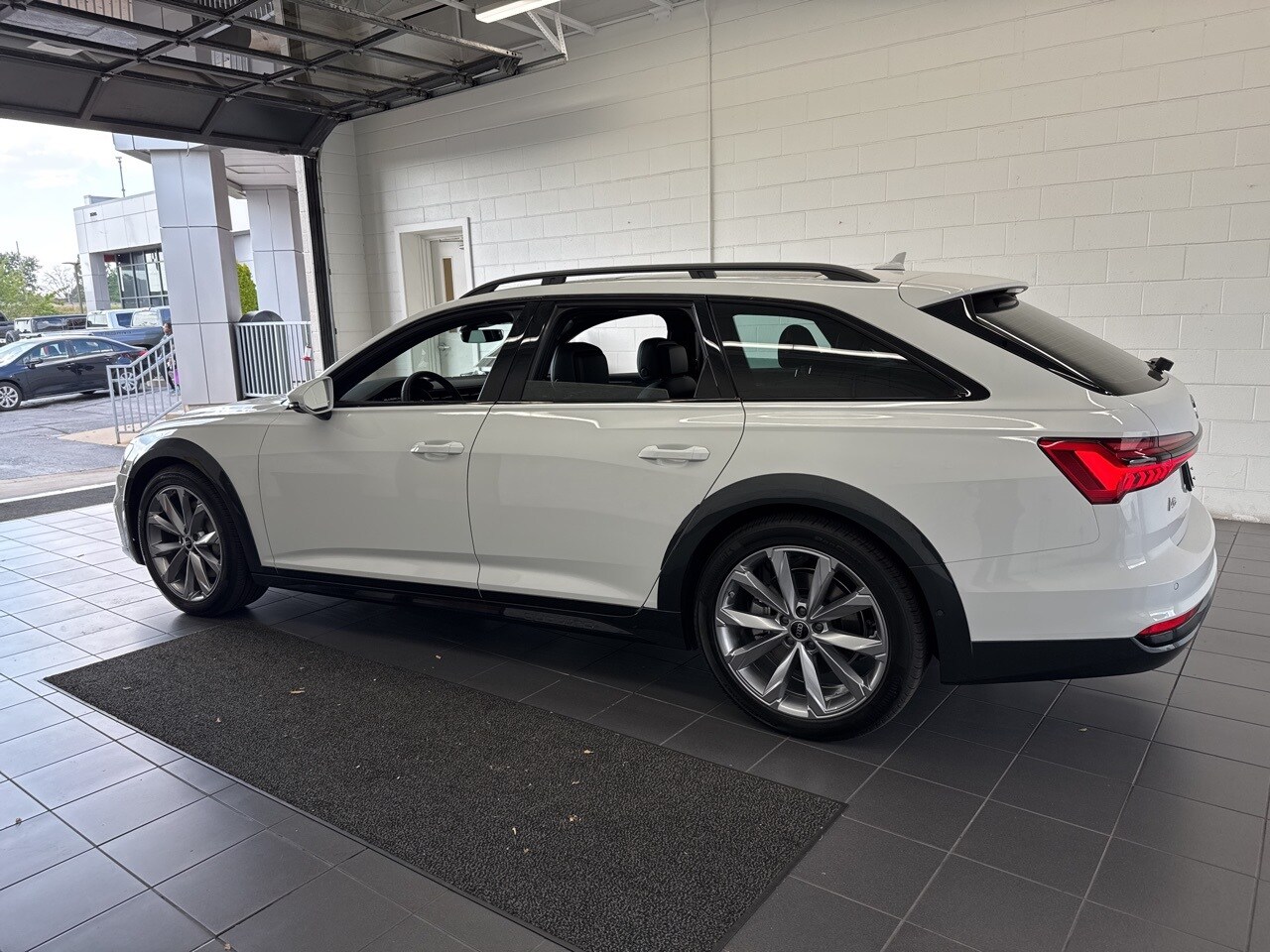 2025 Audi A6 Allroad Premium Plus Image 7 of 58