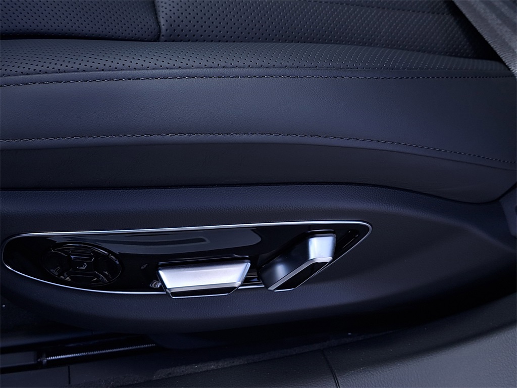 2025 Audi A8 Base Image 28 of 32