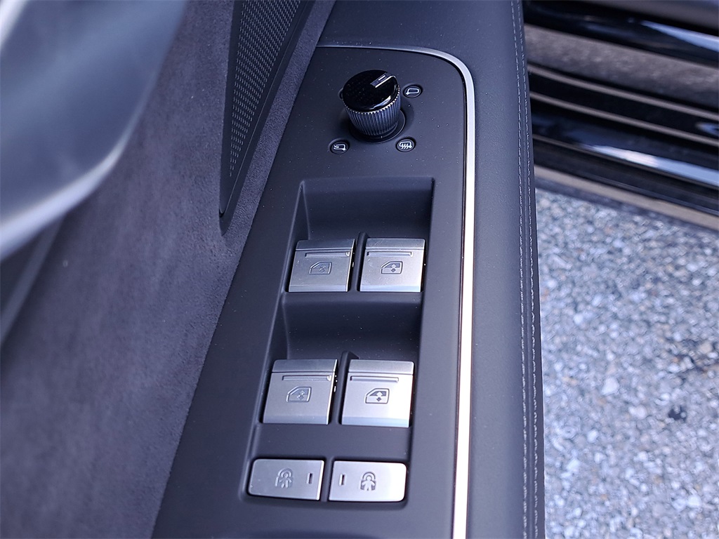 2025 Audi A8 Base Image 23 of 32