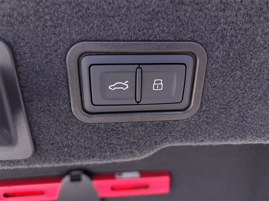 2025 Audi A8 Base Image 26 of 32