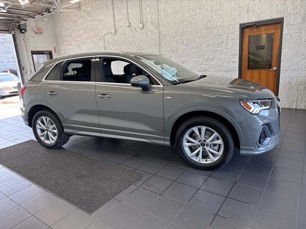 2025 Audi Q3 S Line Premium Image 3 of 57