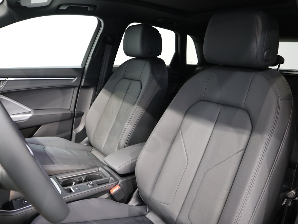 Vehicle image 10 of 11
