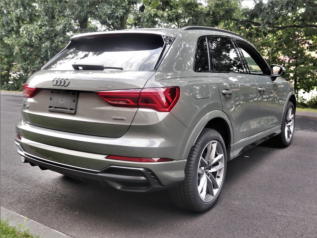 Vehicle image 4 of 11