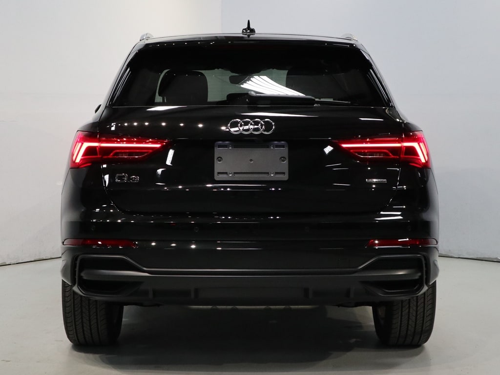 Vehicle image 4 of 10