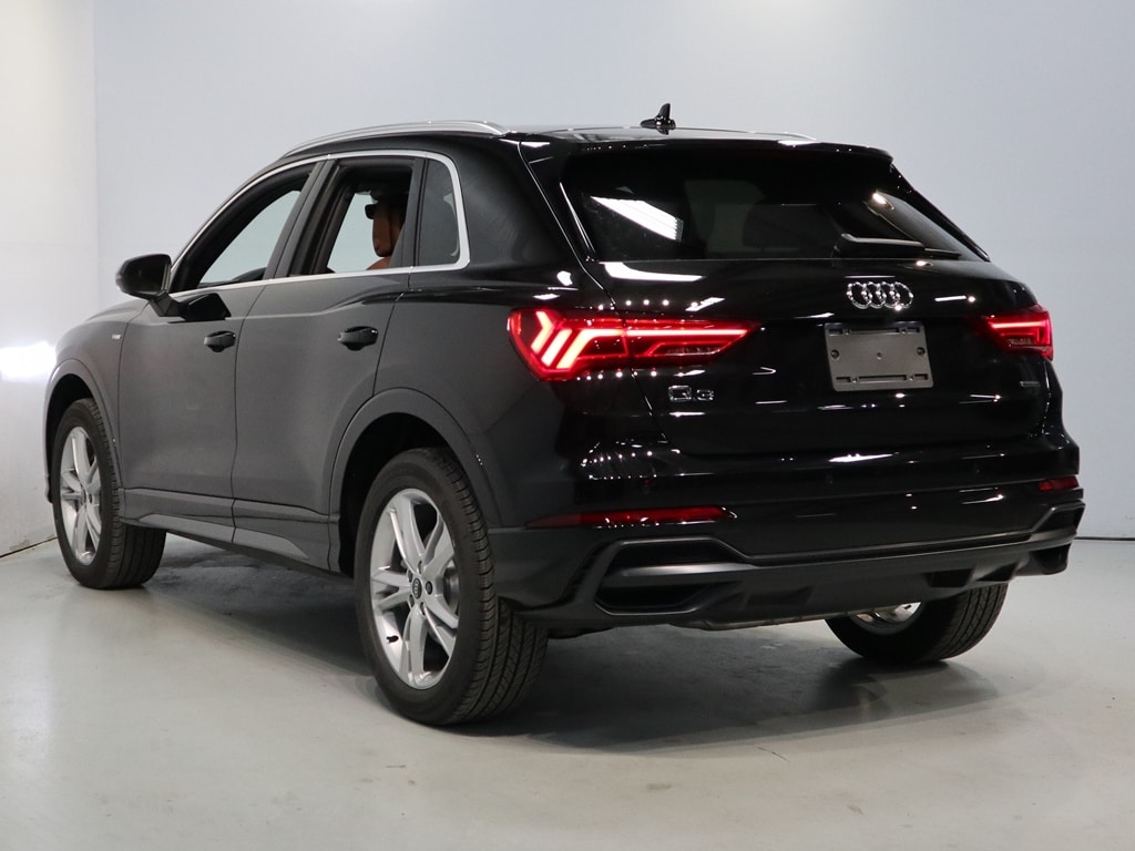 Vehicle image 5 of 10