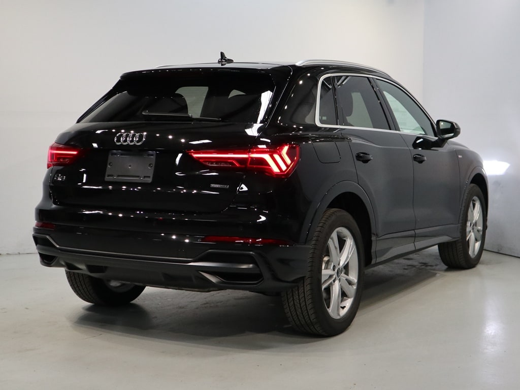Vehicle image 3 of 10