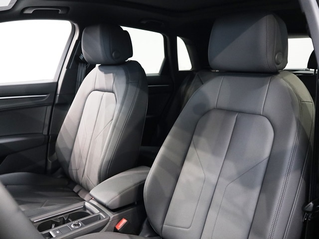 Vehicle image 9 of 10